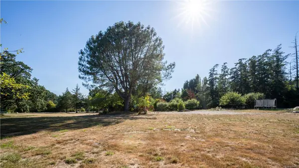 816 Birch Rd, North Saanich, BC V8L 5S1