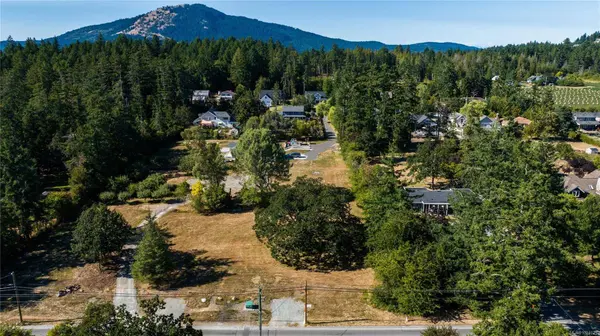 816 Birch Rd, North Saanich, BC V8L 5S1