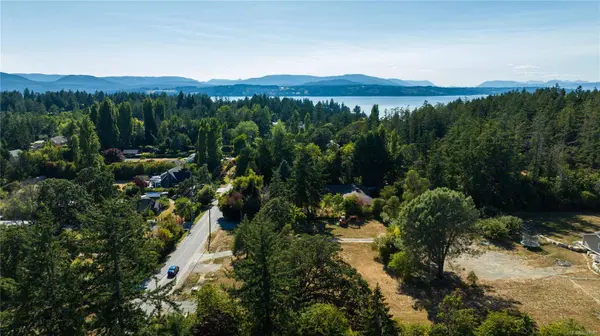 816 Birch Rd, North Saanich, BC V8L 5S1