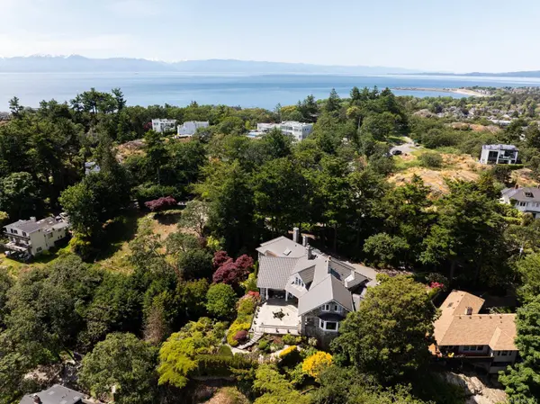 305 Denison Rd, Oak Bay, BC V8S 4K2