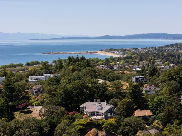 305 Denison Rd, Oak Bay, BC V8S 4K2