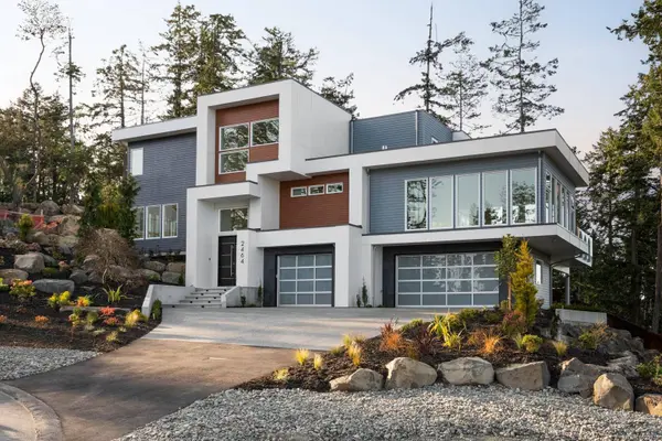 2464 Tryon Rd, North Saanich, BC V8L 5H8