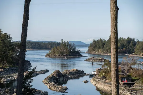 2464 Tryon Rd, North Saanich, BC V8L 5H8