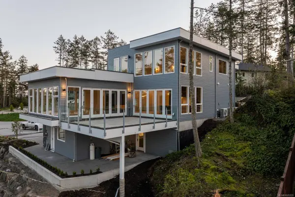 2464 Tryon Rd, North Saanich, BC V8L 5H8