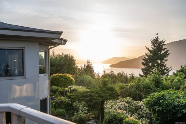 11406 Sycamore Dr, North Saanich, BC V8L 5J9