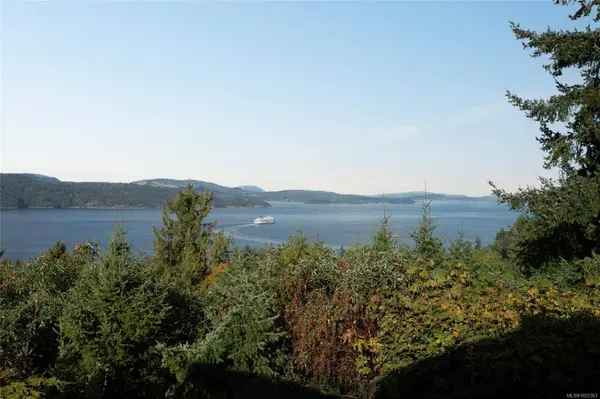 11406 Sycamore Dr, North Saanich, BC V8L 5J9