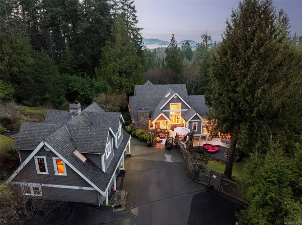 1046 Greig Ave, Central Saanich, BC V0S 1A0