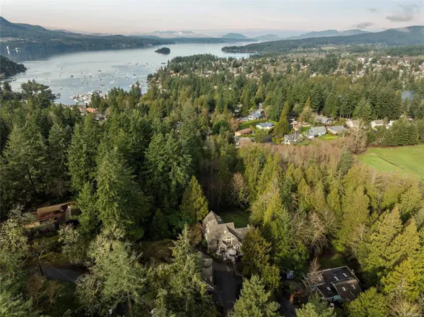 1046 Greig Ave, Central Saanich, BC V0S 1A0