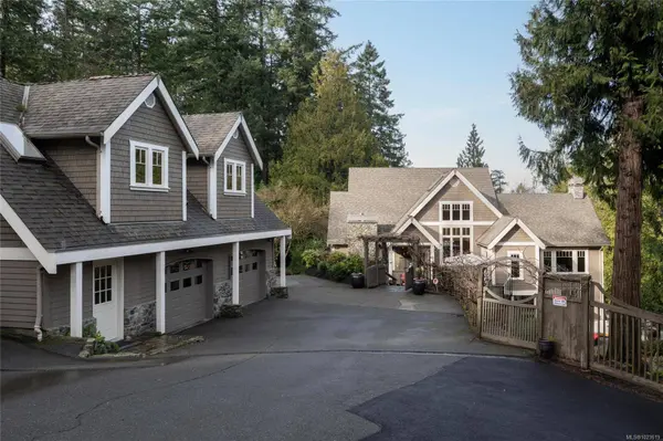 1046 Greig Ave, Central Saanich, BC V0S 1A0