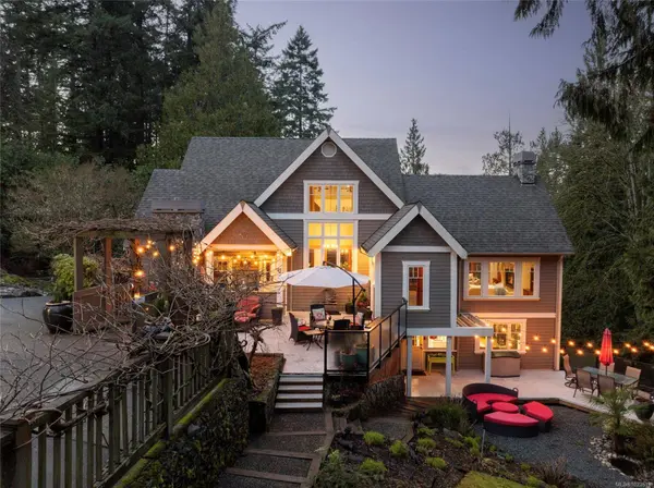 1046 Greig Ave, Central Saanich, BC V0S 1A0