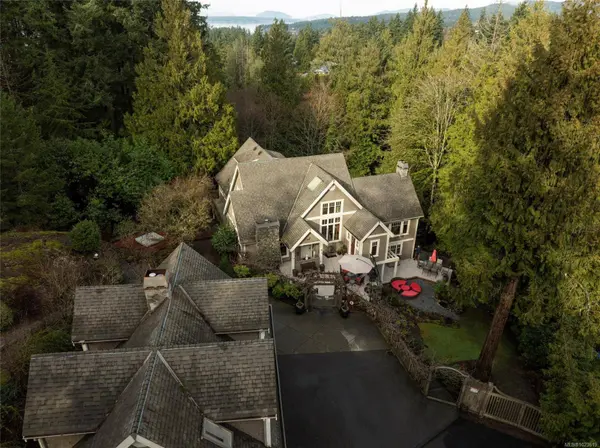 1046 Greig Ave, Central Saanich, BC V0S 1A0