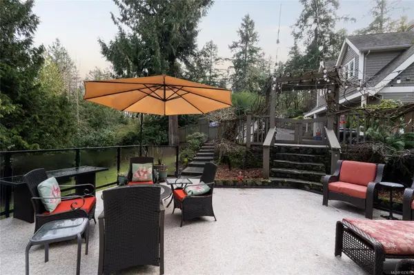 1046 Greig Ave, Central Saanich, BC V0S 1A0