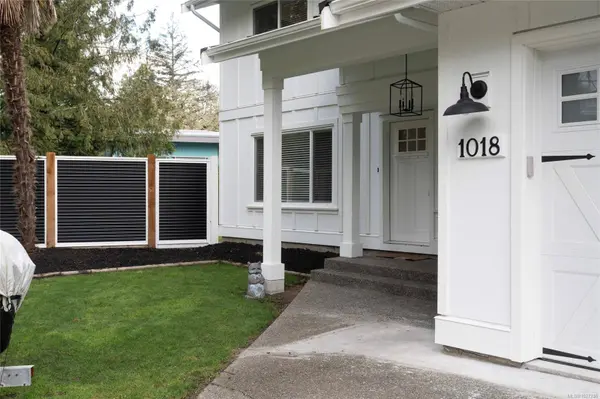 1018 Elstree Close, Central Saanich, BC V8M 1A4