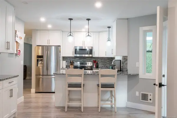 1018 Elstree Close, Central Saanich, BC V8M 1A4