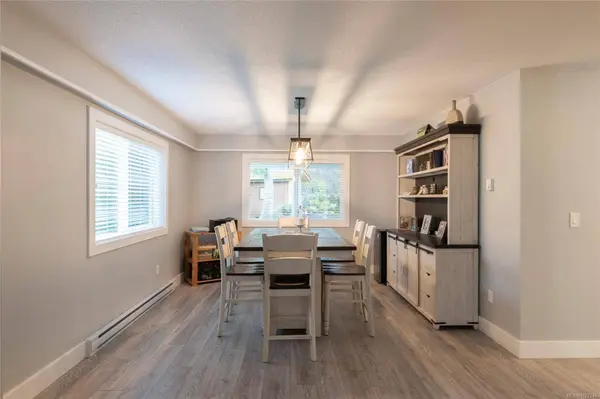 1018 Elstree Close, Central Saanich, BC V8M 1A4