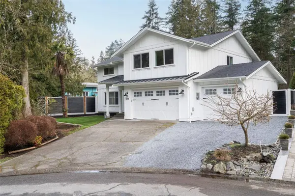 1018 Elstree Close, Central Saanich, BC V8M 1A4