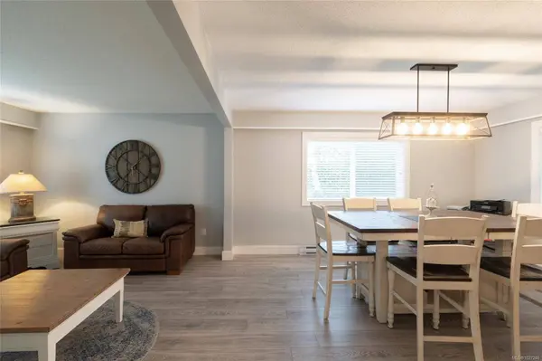 1018 Elstree Close, Central Saanich, BC V8M 1A4