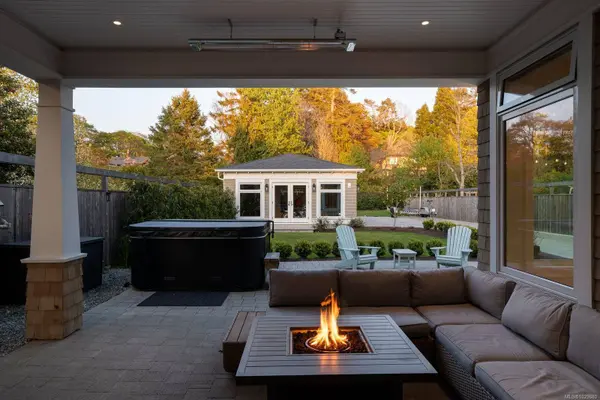 575 St. Patrick St, Oak Bay, BC V9B 4X4