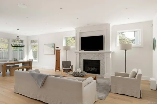 575 St. Patrick St, Oak Bay, BC V9B 4X4