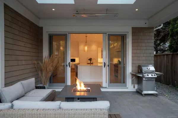 575 St. Patrick St, Oak Bay, BC V9B 4X4