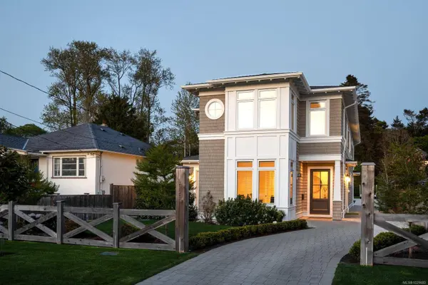 575 St. Patrick St, Oak Bay, BC V9B 4X4