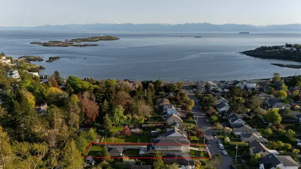 575 St. Patrick St, Oak Bay, BC V9B 4X4