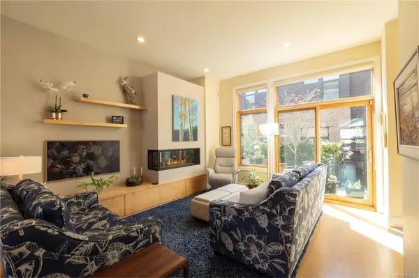 1020 Richardson St #10, Victoria, BC V8V 3C5