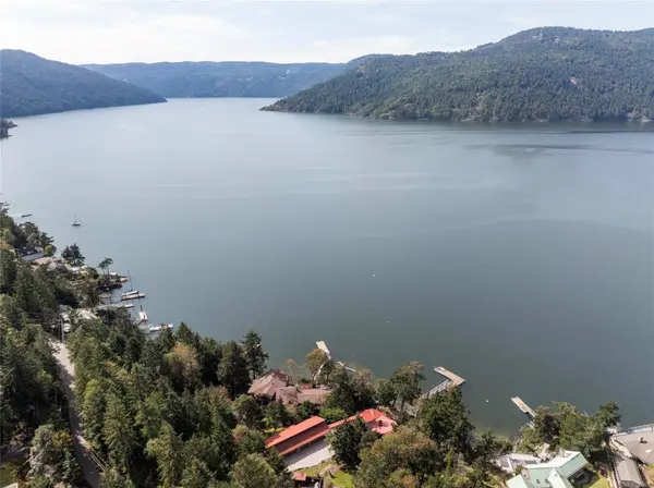 6966 Mark LN, Central Saanich, BC V9E 2A1