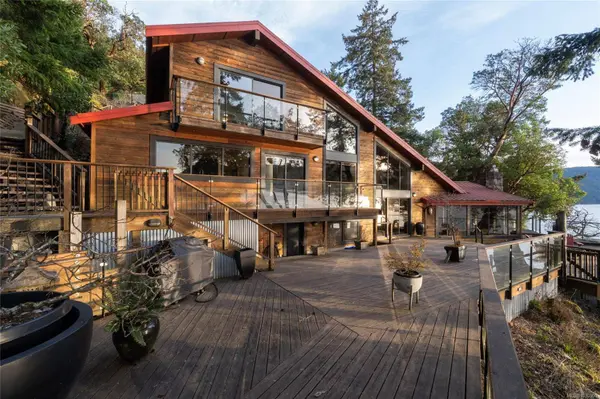 6966 Mark LN, Central Saanich, BC V9E 2A1