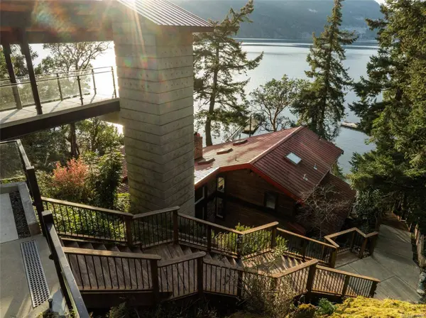 6966 Mark LN, Central Saanich, BC V9E 2A1