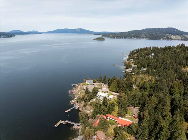 6966 Mark LN, Central Saanich, BC V9E 2A1