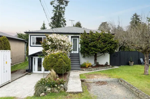 870 Pendene Pl, Saanich, BC V8X 3A1