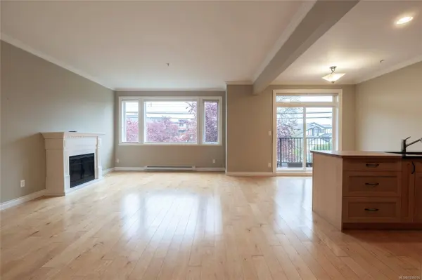 9942 Third St #201, Sidney, BC V8L 3B2