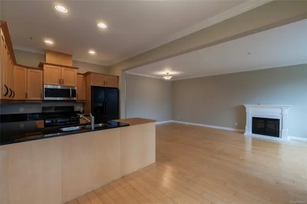 9942 Third St #201, Sidney, BC V8L 3B2