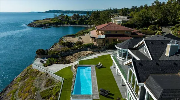 4585 Leyns Rd, Saanich, BC V8N 3A1