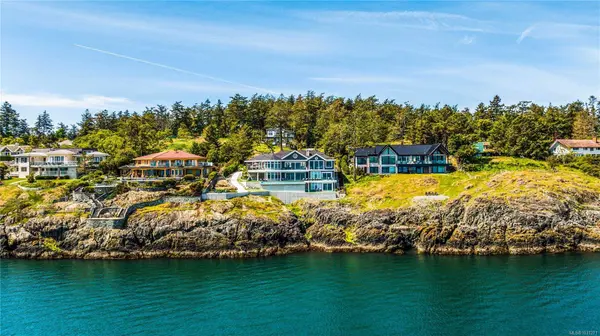 4585 Leyns Rd, Saanich, BC V8N 3A1