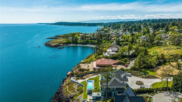 4585 Leyns Rd, Saanich, BC V8N 3A1