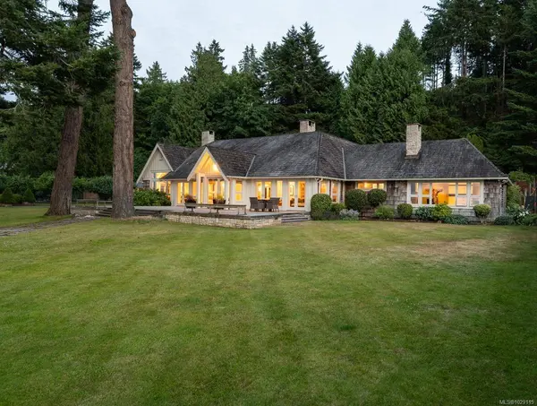 382 Judges ROW, Qualicum Beach, BC V9K 1G6