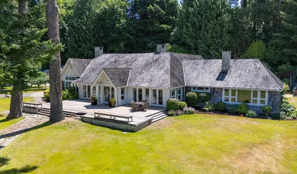 382 Judges ROW, Qualicum Beach, BC V9K 1G6