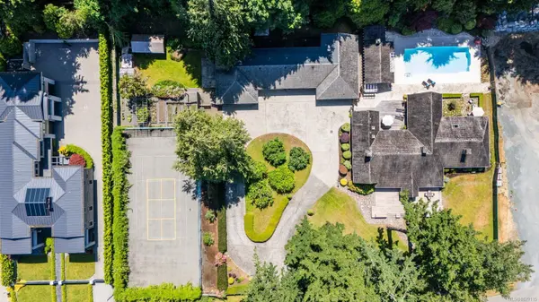 382 Judges ROW, Qualicum Beach, BC V9K 1G6