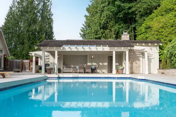 382 Judges ROW, Qualicum Beach, BC V9K 1G6