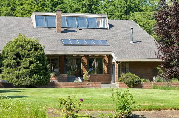 564 Towner Rd, North Saanich, BC V8L 5L8