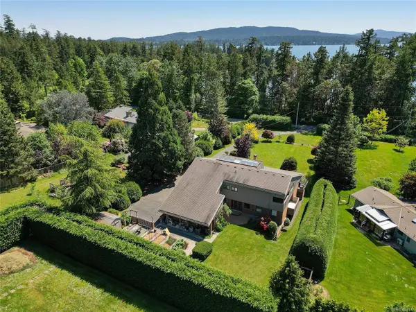 564 Towner Rd, North Saanich, BC V8L 5L8