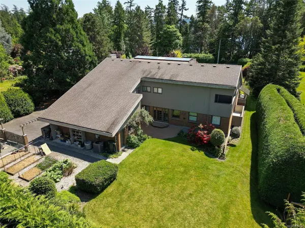 564 Towner Rd, North Saanich, BC V8L 5L8