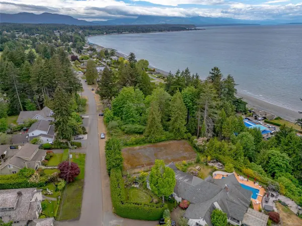 391 Burnham Rd, Qualicum Beach, BC V9K 1G5
