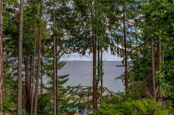 391 Burnham Rd, Qualicum Beach, BC V9K 1G5