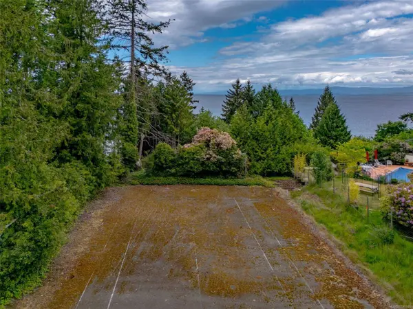 391 Burnham Rd, Qualicum Beach, BC V9K 1G5