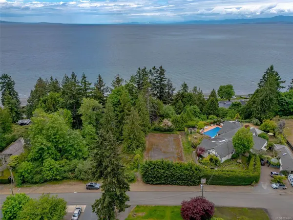 391 Burnham Rd, Qualicum Beach, BC V9K 1G5