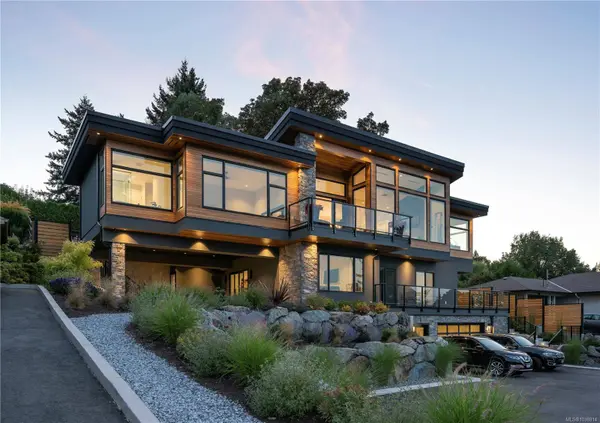 928 Claremont Ave, Saanich, BC V8Y 1K3