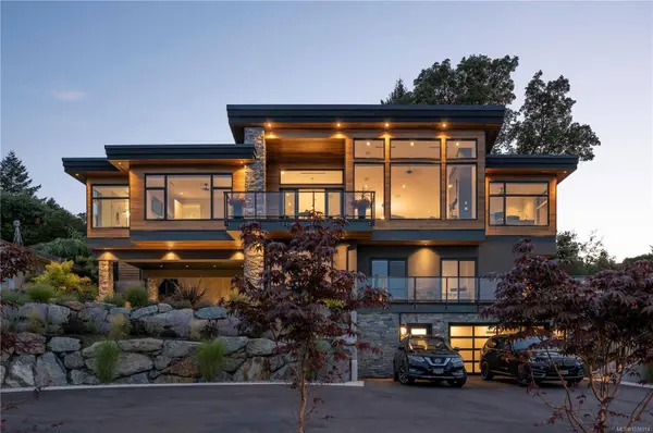 928 Claremont Ave, Saanich, BC V8Y 1K3